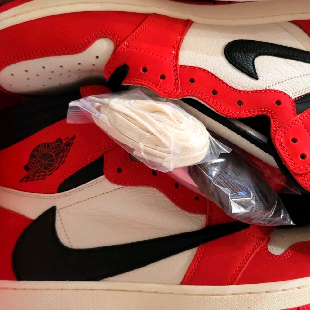 Exclusive Travis Scott AJ1s Chicago Colorway(unre)